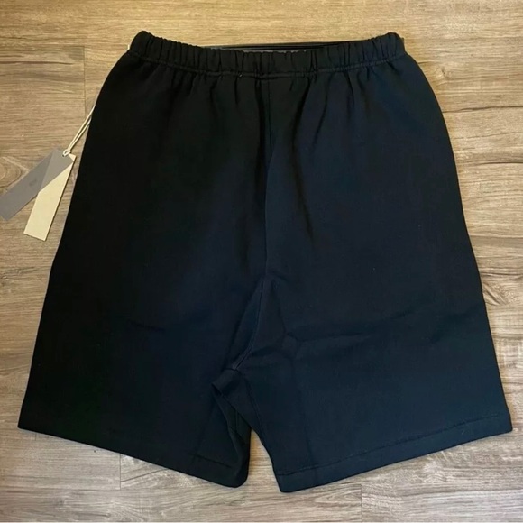 Fear of God black essentials shorts - Picture 6 of 8
